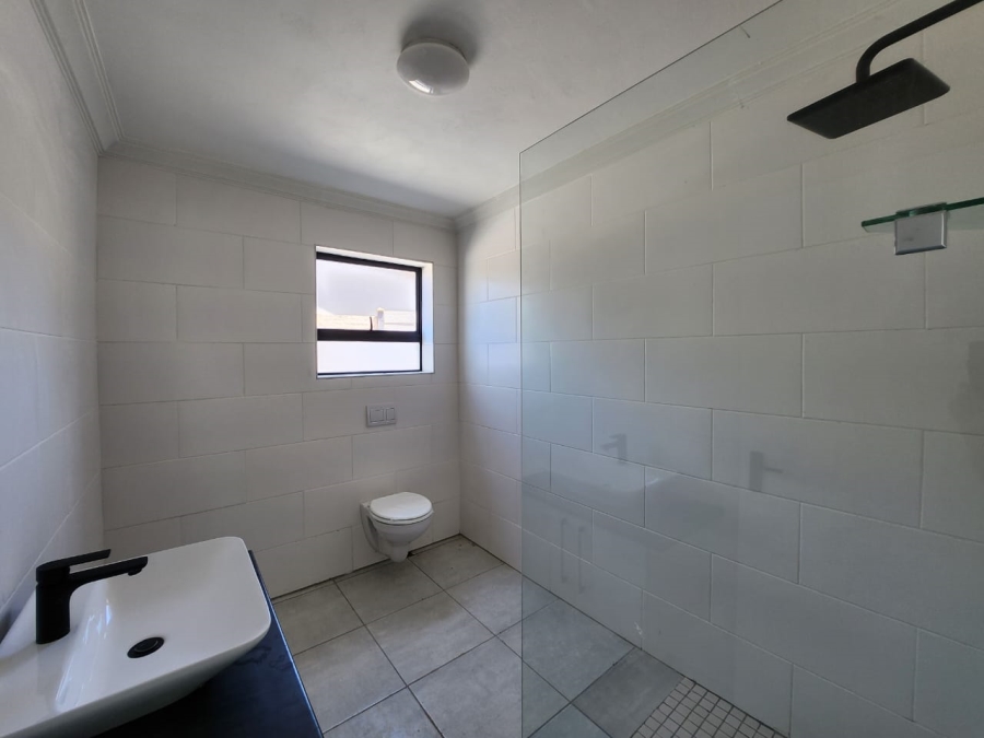 5 Bedroom Property for Sale in Wavecrest Eastern Cape